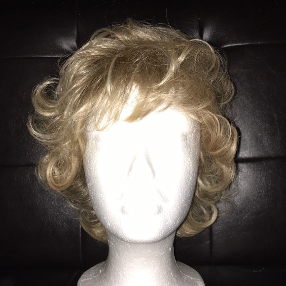 Short Curly Wig